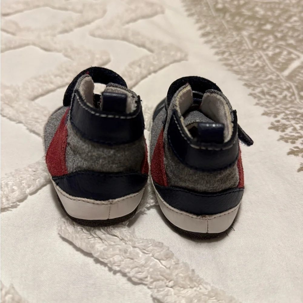 Robeez Stars & Bars Mini Shoe (Infant) Size 9 to 12 months like new